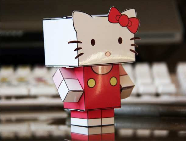 Paper Toys Modernos Criativos montado servindo de exemplo para as pessoas criativas