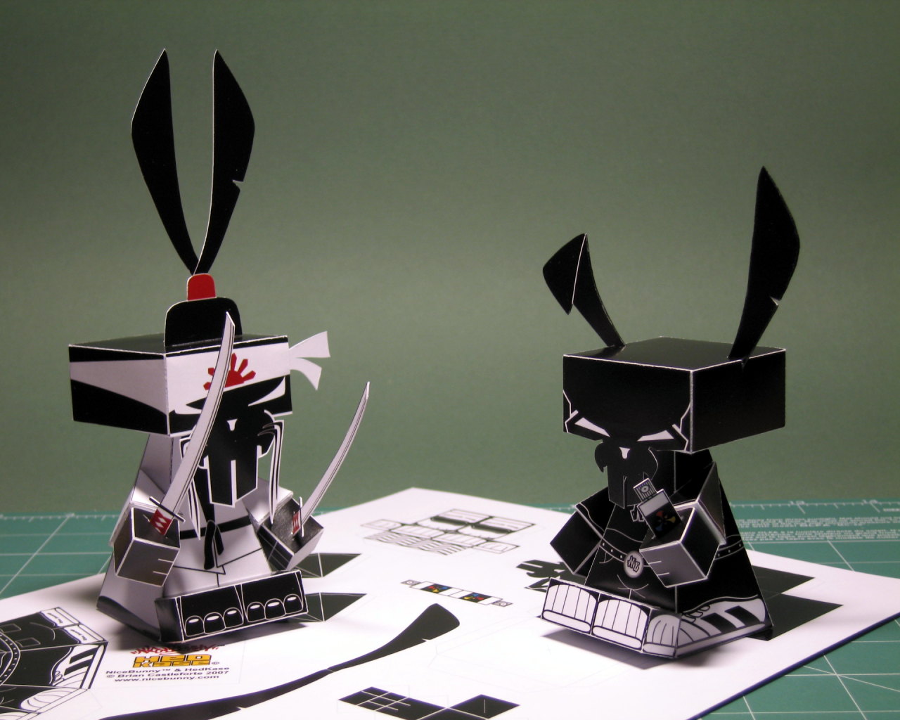 Paper Toys Modernos Criativos montado servindo de exemplo para as pessoas criativas