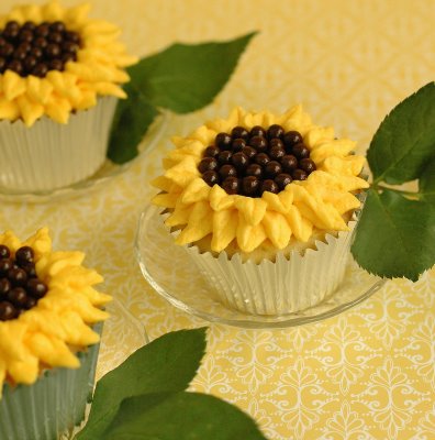 Girassol representado na páscoa na forma de cupcake.