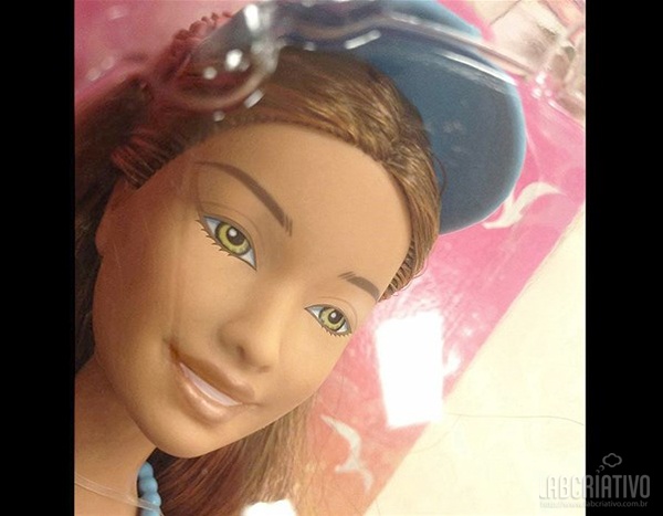 boneca Bárbie com maquiagem