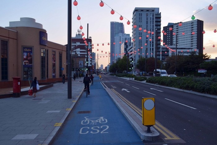 Londres testa semáforo que fica verde para os ciclistas