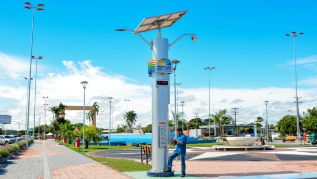 Totem de energia foto-voltaica na Praça das Águas. Foto: Divulgação/Prefeitura Boa Vista