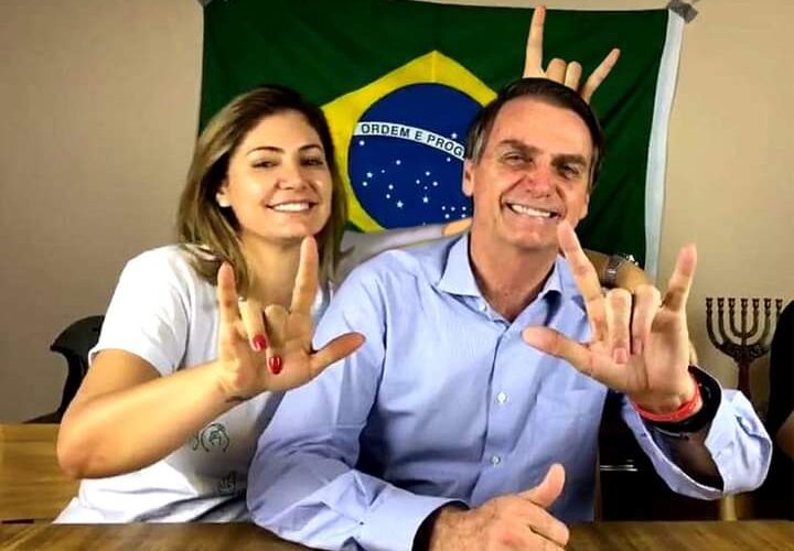 Entenda tudo sobre a hashtag que tá bombando #BolsonaroCorno