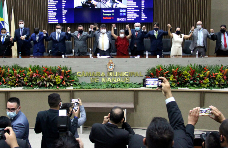Na última sessão do ano vereadores de Manaus aumentam número de assessores e o famoso Cotão em 83%