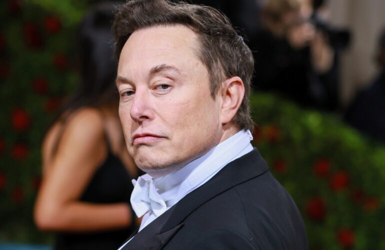Elon Musk mostra-se totalmente autoritário e dá ban em geral que o critica!